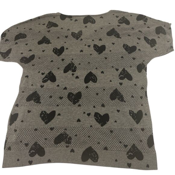 Torrid Gray Heart Print Knit Sweater Size 0 Short Sleeve V-Neck Pullover - Picture 2 of 7
